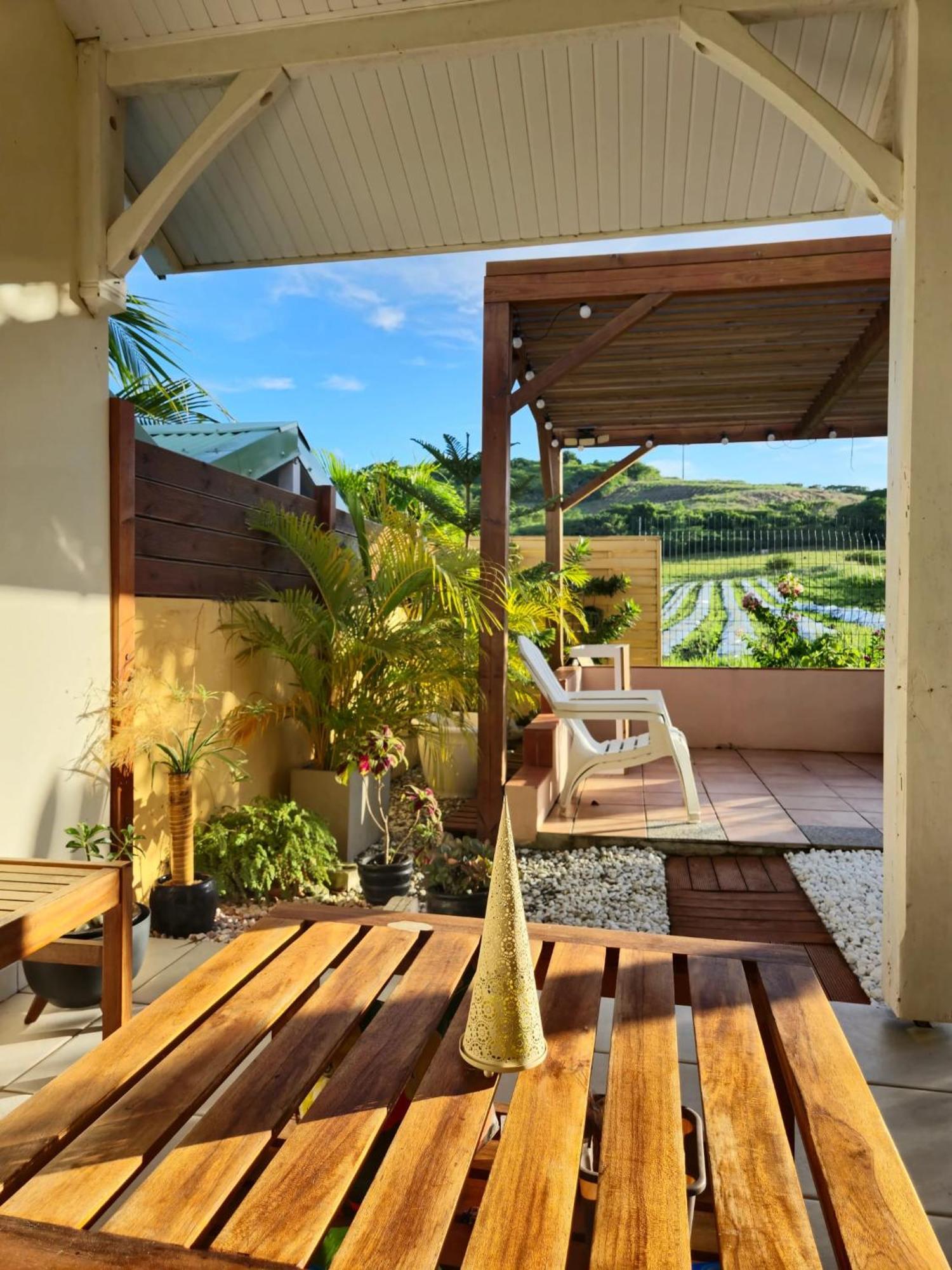Maison Charmante A Sainte-Anne Avec Jardin Et Pergola En Bois. Exterior photo