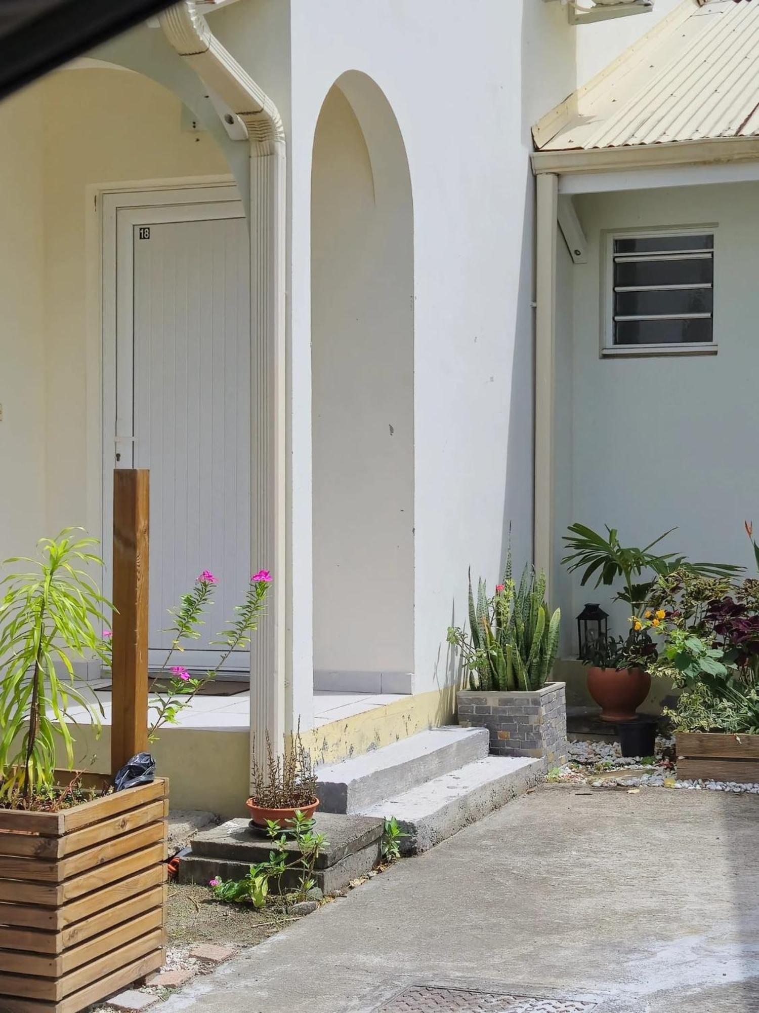Maison Charmante A Sainte-Anne Avec Jardin Et Pergola En Bois. Exterior photo