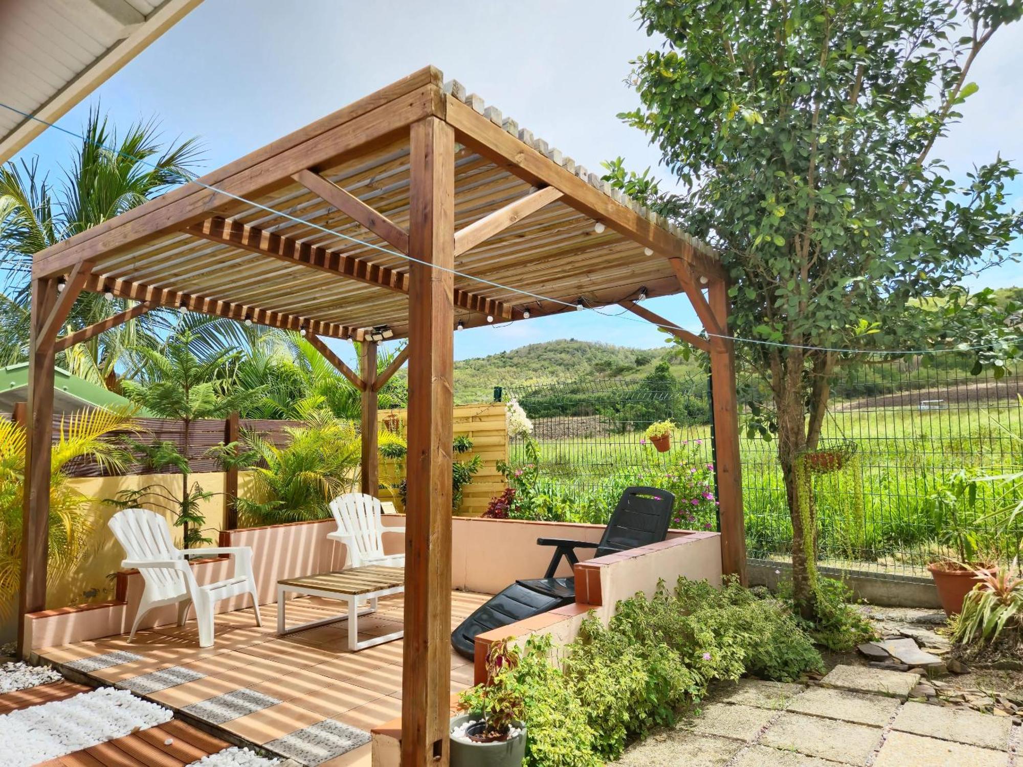 Maison Charmante A Sainte-Anne Avec Jardin Et Pergola En Bois. Exterior photo